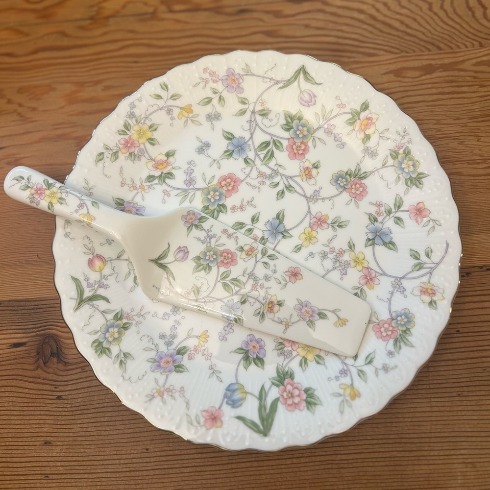 Beautiful Floral Japanese Decorative Dish. Corona Cake Plate/Serving Spatula